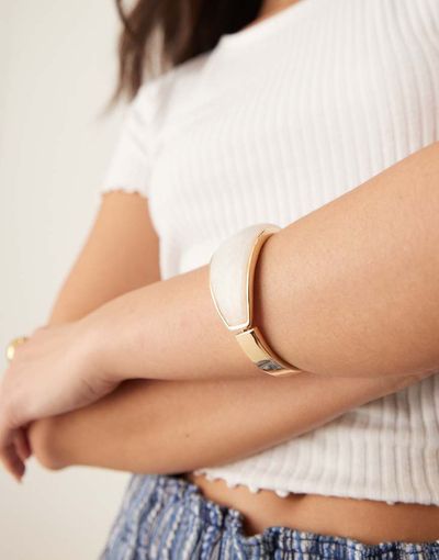 ASOS DESIGN ASOS DESIGN bangle bracelet with faux pearl insert in gold tone