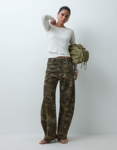 ASOS DESIGN ASOS DESIGN bow barrel leg jeans in camo print-Multi