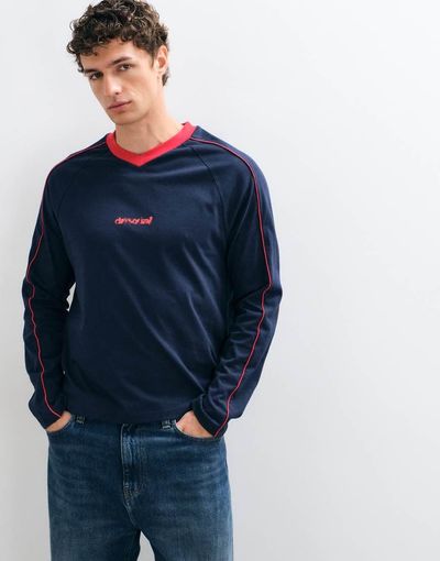 ASOS DESIGN ASOS DESIGN boxy relaxed long sleeve t-shirt with v-neck and text print in navy