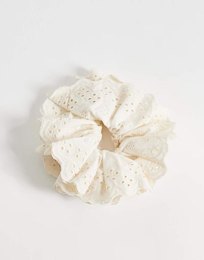 ASOS DESIGN ASOS DESIGN broderie scrunchie in white