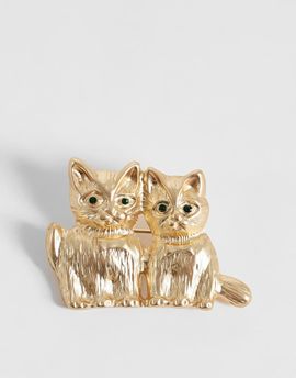 ASOS DESIGN ASOS DESIGN Brooch with double cat's with bowties in gold tone