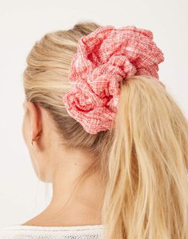 ASOS DESIGN ASOS DESIGN bubble textured scrunchie in micro red and white plaid