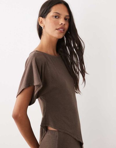 ASOS DESIGN ASOS DESIGN cape style top set in brown