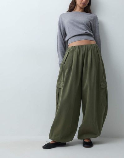 ASOS DESIGN ASOS DESIGN cargo oversized balloon pants in khaki-Green