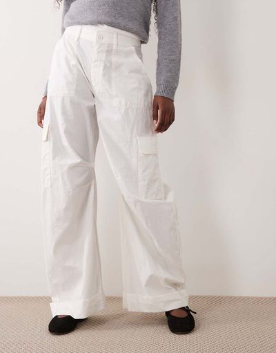 ASOS DESIGN ASOS DESIGN casual turn-up cuff cargo in white-Neutral