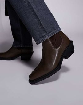 ASOS DESIGN ASOS DESIGN chelsea boots in brown with cuban heel