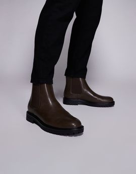 ASOS DESIGN ASOS DESIGN Chelsea boots in brown with distressed look