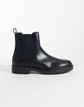 ASOS DESIGN ASOS DESIGN chelsea boots with cleated sole in black