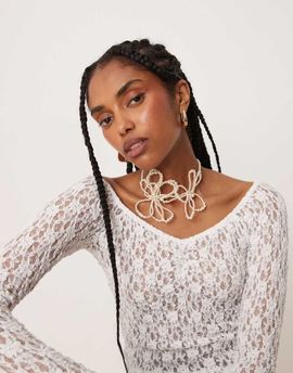 ASOS DESIGN ASOS DESIGN choker necklace with faux pearl flowers-White
