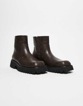 ASOS DESIGN ASOS DESIGN chunky chelsea boots in brown-Black