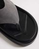 ASOS DESIGN ASOS DESIGN classic flip flops in charcoal-Gray - 4
