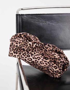 ASOS DESIGN ASOS DESIGN cloud clutch in leopard print-Multi
