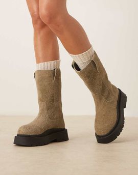 ASOS DESIGN ASOS DESIGN Coast chunky pull on boots in olive brushed suede-Green
