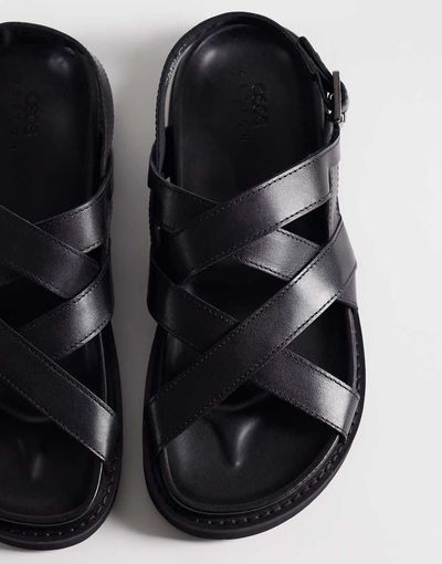 ASOS DESIGN ASOS DESIGN cross over strap sandals with buckle detailing in black leather