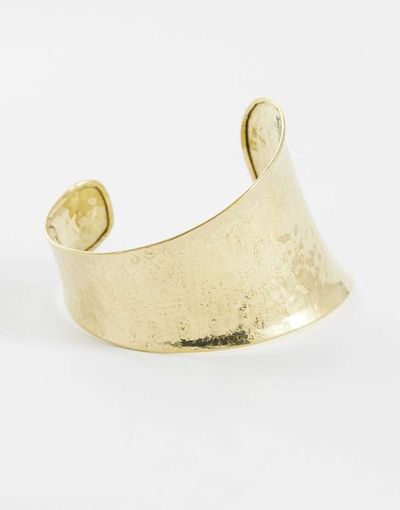 ASOS DESIGN ASOS DESIGN cuff bangle in hammered gold tone