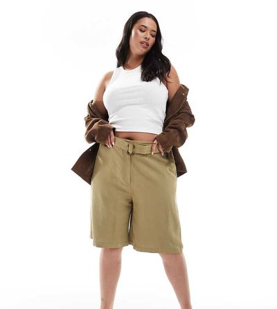 ASOS DESIGN ASOS DESIGN Curve tailored longline belted city shorts with linen in khaki-Green