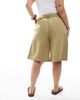 ASOS DESIGN ASOS DESIGN Curve tailored longline belted city shorts with linen in khaki-Green - 2