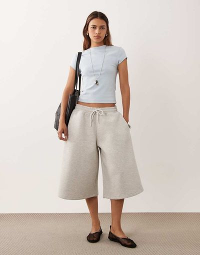 ASOS DESIGN ASOS DESIGN elasticized wide leg bermuda shorts in gray scuba-style fabric