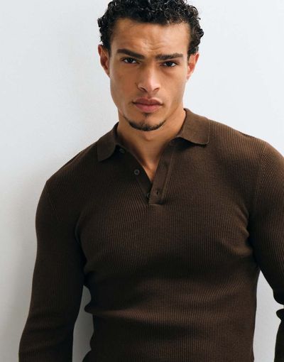 ASOS DESIGN ASOS DESIGN Essentials micro rib knit muscle fit lightweight polo shirt in brown