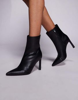 ASOS DESIGN ASOS DESIGN Eve heeled ankle boots in black