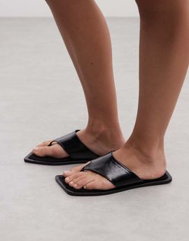 ASOS DESIGN ASOS DESIGN Feline square toe sandals in black