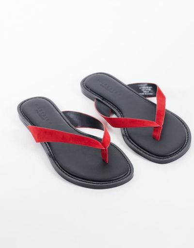 ASOS DESIGN ASOS DESIGN Fenna leather flip flops in black and red-Multi