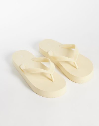 ASOS DESIGN ASOS DESIGN Flavio flip flops in buttermilk-Yellow