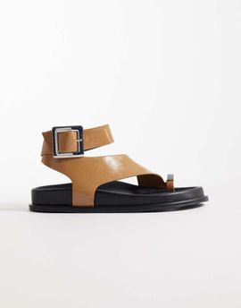 ASOS DESIGN ASOS DESIGN Fletcher footbed sandal with metal toe loop in camel-Green