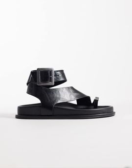 ASOS DESIGN ASOS DESIGN Fletcher footbed sandals with metal toe loop in black