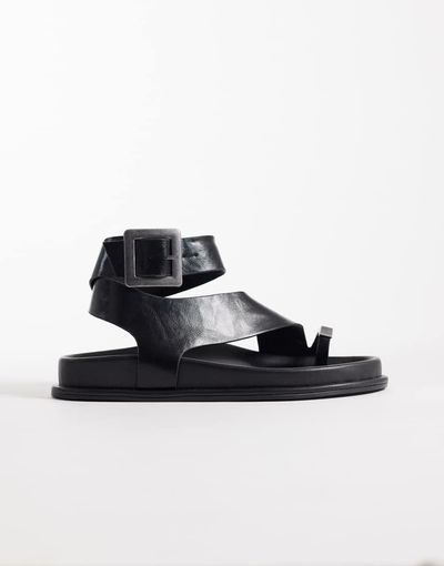 ASOS DESIGN ASOS DESIGN Fletcher footbed sandals with metal toe loop in black