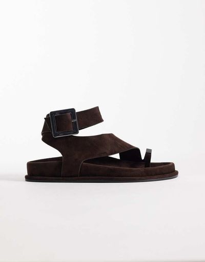 ASOS DESIGN ASOS DESIGN Fletcher footbed sandals with metal toe loop in chocolate-Brown