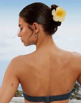 ASOS DESIGN ASOS DESIGN flower hair claw in ombre yellow-White