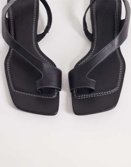 ASOS DESIGN ASOS DESIGN Francesca premium minimal clean toe loop flat sandal in black leather