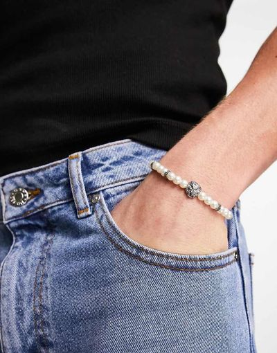 ASOS DESIGN ASOS DESIGN glass faux pearl beaded bracelet with silver lions head bead-White