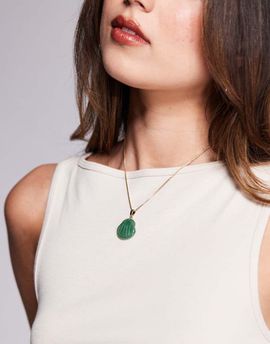 ASOS DESIGN ASOS DESIGN gold tone necklace with semi-precious green shell pendant