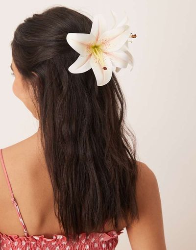ASOS DESIGN ASOS DESIGN hair claw with faux lily flowers in pink-White