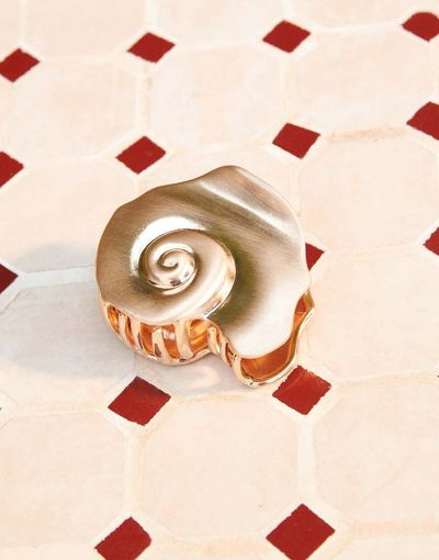 ASOS DESIGN ASOS DESIGN hair claw with matte shell design in gold tone
