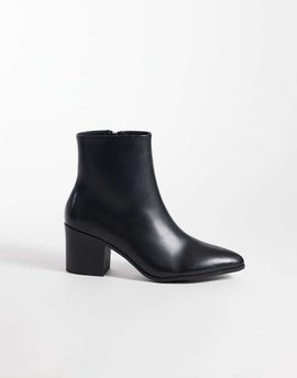 ASOS DESIGN ASOS DESIGN heeled chelsea boots in black