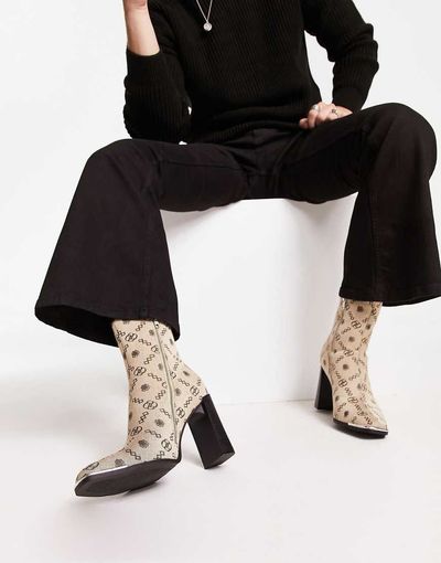 ASOS DESIGN ASOS DESIGN heeled chelsea boots in stone monogram print with toecap detail-Neutral