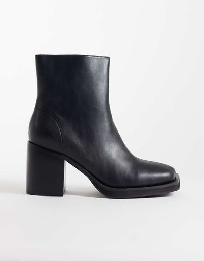 ASOS DESIGN ASOS DESIGN heeled chelsea boots with angled toe in black