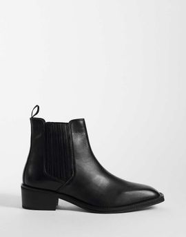ASOS DESIGN ASOS DESIGN heeled chelsea boots with concealed gusset in black leather