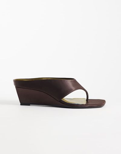 ASOS DESIGN ASOS DESIGN Hendrix toe thong wedge in chocolate-Brown