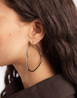 ASOS DESIGN ASOS DESIGN hoop earrings with heart design in silver tone-Gold