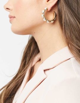 ASOS DESIGN ASOS DESIGN hoop earrings with teardrop pearls in gold tone