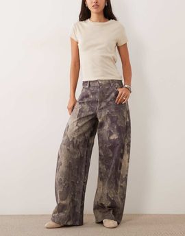 ASOS DESIGN ASOS DESIGN horseshoe barrel leg jean in camo print-MULTI
