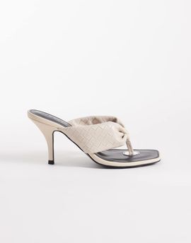 ASOS DESIGN ASOS DESIGN Hot-stuff plaited toe thong heeled sandals in off white