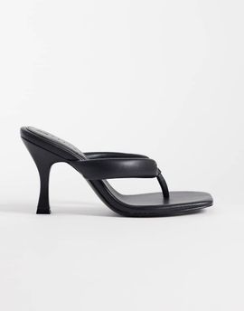 ASOS DESIGN ASOS DESIGN Huddle padded toe thong heeled sandals in black