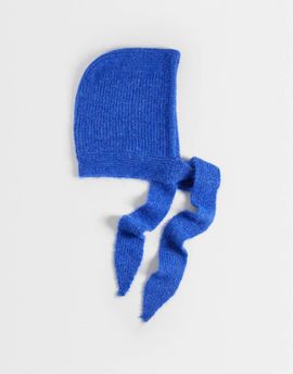 ASOS DESIGN ASOS DESIGN knitted bonnet in colbalt blue