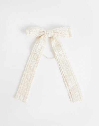 ASOS DESIGN ASOS DESIGN lace hair bow in ivory-White
