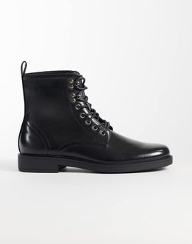 ASOS DESIGN ASOS DESIGN lace up boots with ski hooks in black